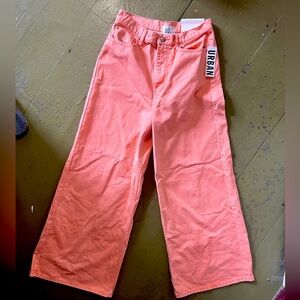 Women’s low-rise wide leg jeans